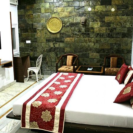 Kaveri Hotel And Restaurant Yamunānagar Extérieur photo