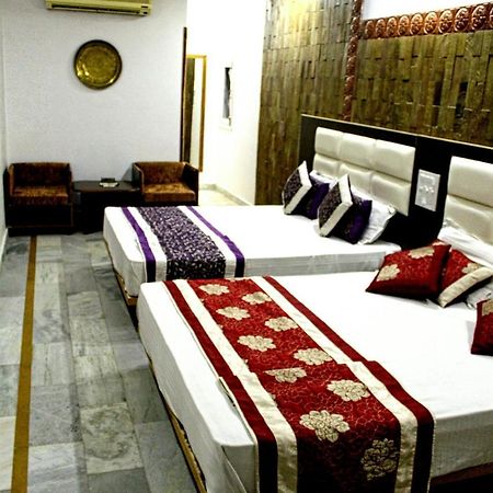Kaveri Hotel And Restaurant Yamunānagar Extérieur photo