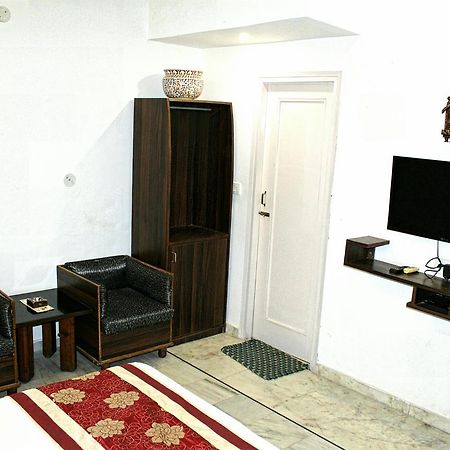 Kaveri Hotel And Restaurant Yamunānagar Extérieur photo
