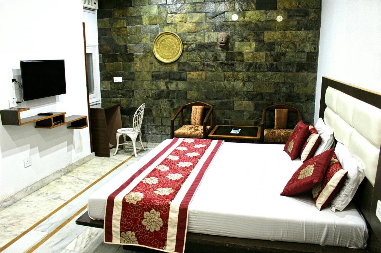 Kaveri Hotel And Restaurant Yamunānagar Extérieur photo